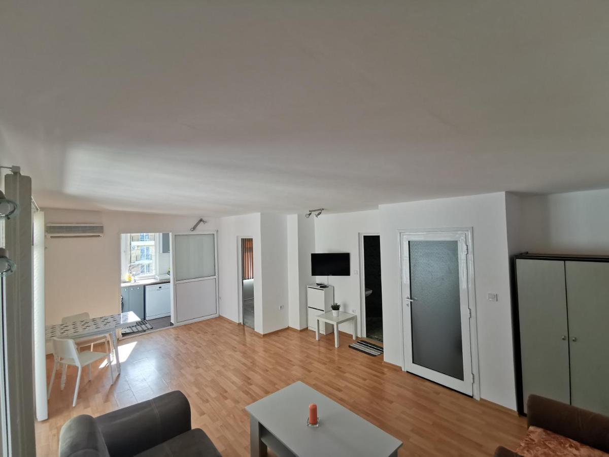 4Th Floor Appartamento Burgas Esterno foto